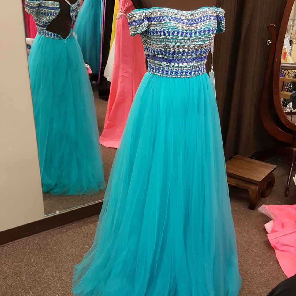 Wow $175 Formal Gown by Rachel Allan size 0 off the shoulder NEED TO SALE